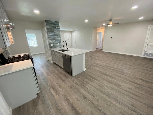 Building Photo - 9605 Newfoundland Cir