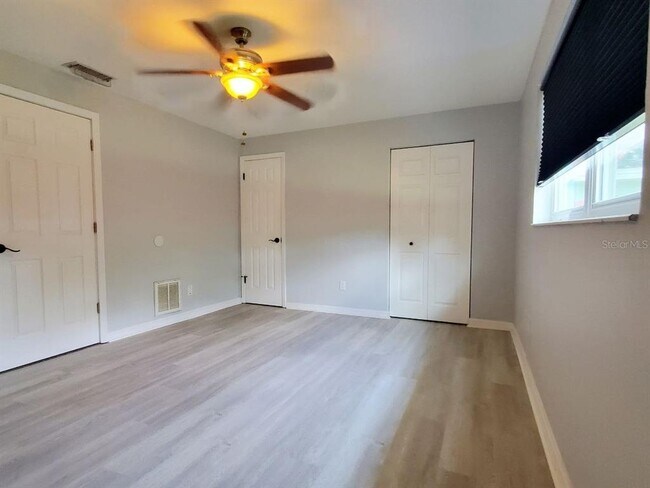 Building Photo - 507 Vine Ave