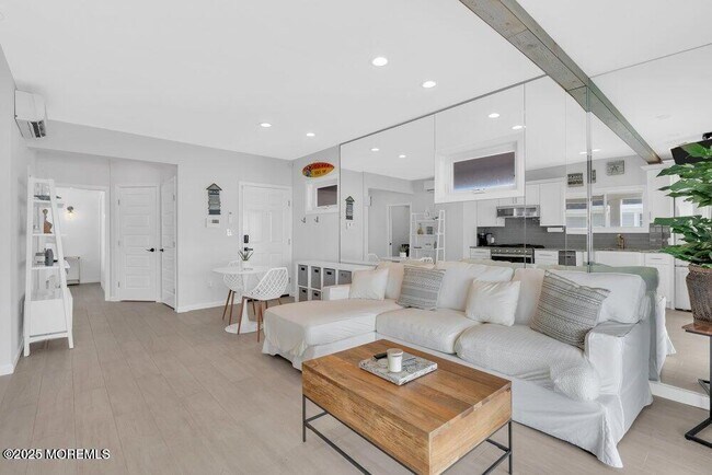 Building Photo - 903 Ocean Ave N