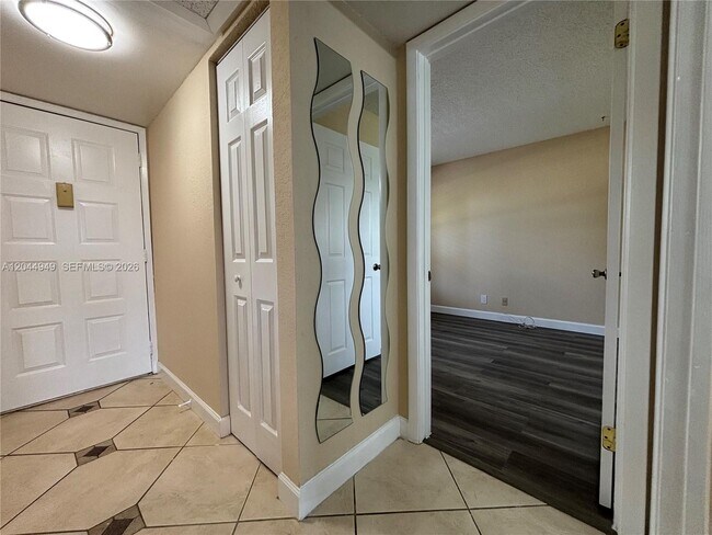 Building Photo - 21909 Lake Forest Cir