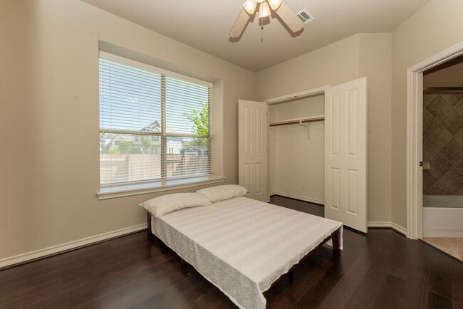 Building Photo - 604 Riley Trl