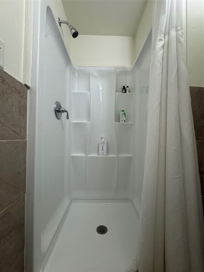 Building Photo - 1823 Market St