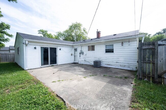 Building Photo - "Charming 4-Bedroom Retreat with Spacious Living in Indianapolis!"