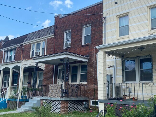 Primary Photo - 2521 Benning Rd NE