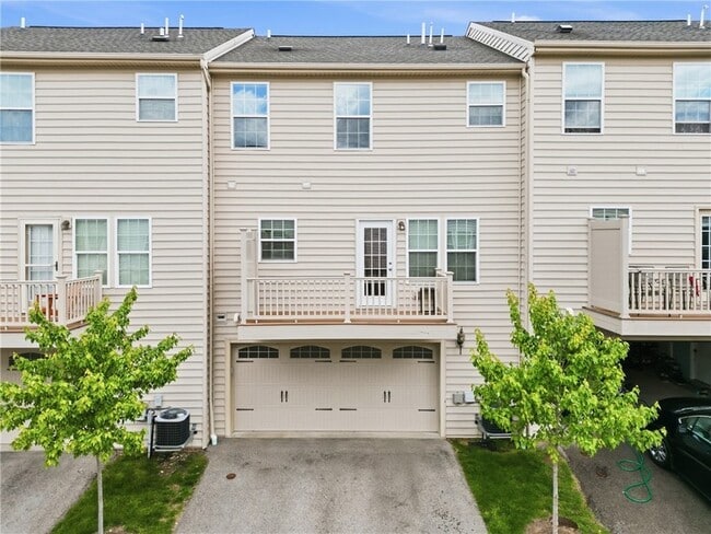 Building Photo - 202 Pointe View Dr