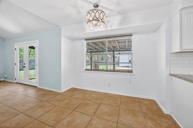 Building Photo - 10004 Woodhaven Dr