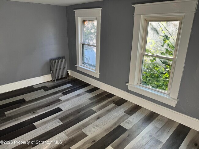 Building Photo - 219 N Bromley Ave