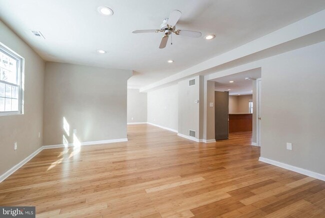 Building Photo - 329 Hillcrest Ave