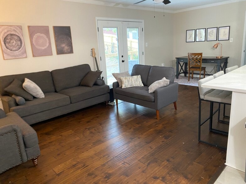 Living room - 1420 Marlyn Dr