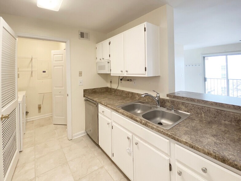 Building Photo - 635 Granville Ct