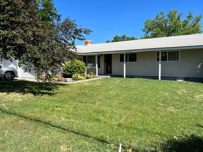 Building Photo - 770 W Highland Ave