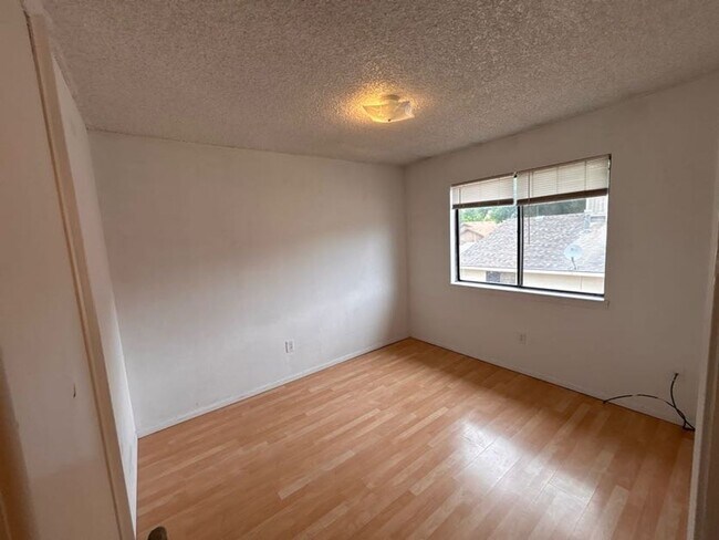 Building Photo - 862 Iowa Ave