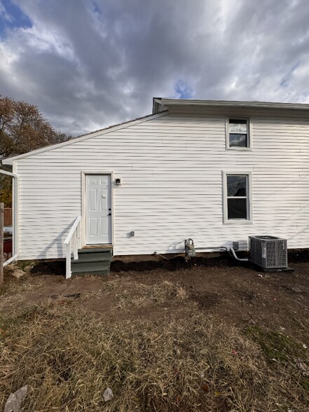 Building Photo - 296 Summer St