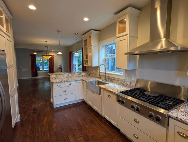 Building Photo - Beautiful 3 Bedroom House right across fro...