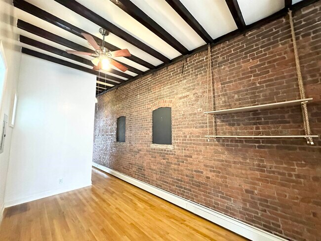 Building Photo - 167 Christopher Columbus Dr