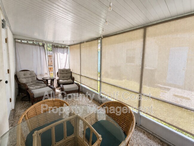 Building Photo - 2804 19th Ave W