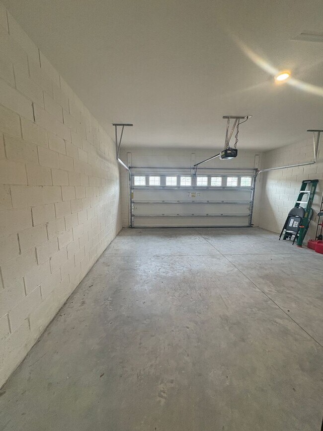 Building Photo - Charming 2-Bed 2-Bath Home plus Flex Room -  55+ community