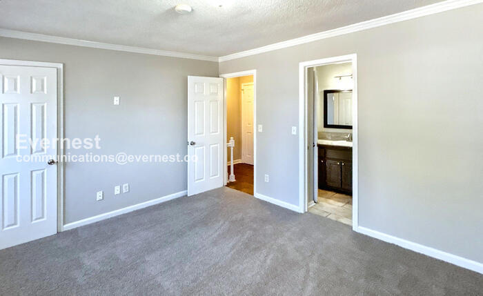 Building Photo - 5547 St James St