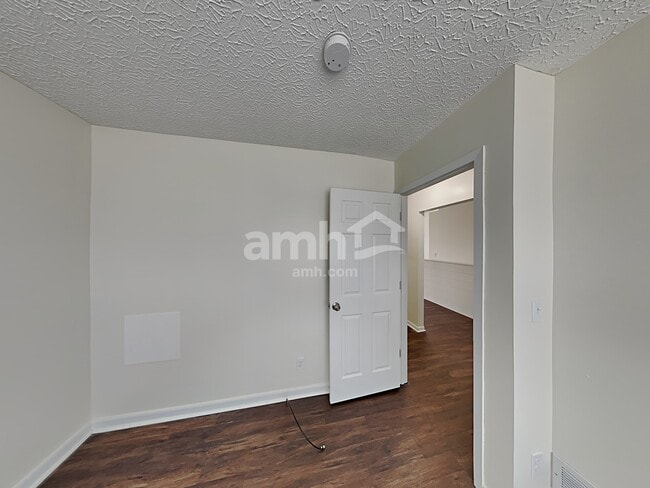Building Photo - 5889 Westbend Dr