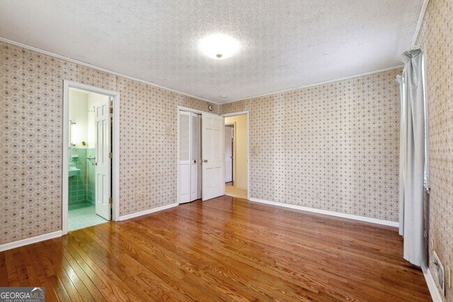 Building Photo - 5140 Lakewood Dr