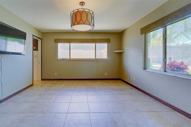 Building Photo - 215 Garden Cir