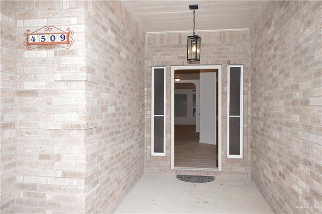 Building Photo - 4509 Santa Lydia St