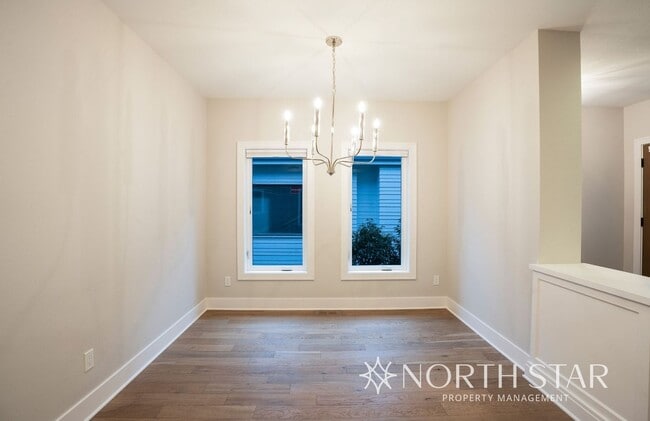 Building Photo - Newer Duplex in the Heart of Lake Oswego.