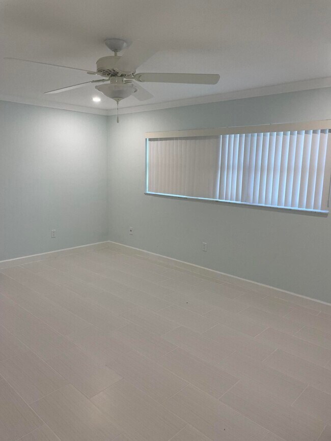 Building Photo - 5725 Fernley Dr E