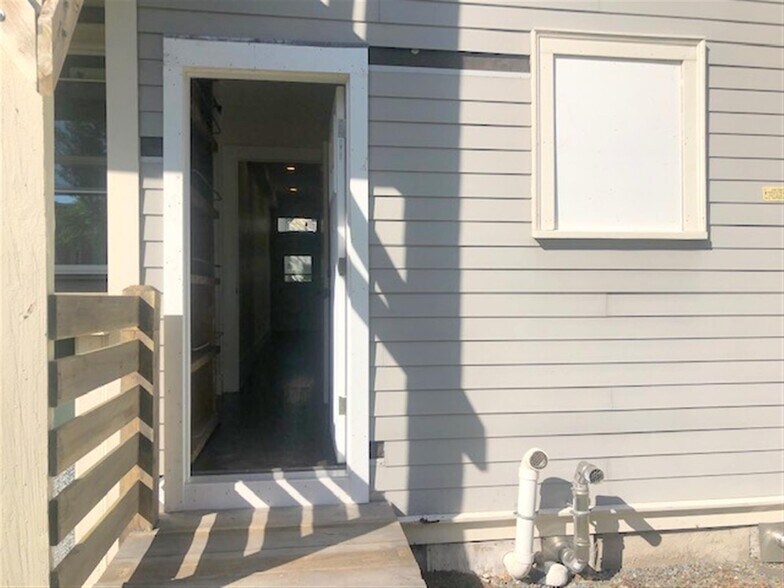 Building Photo - 75 Kinnaird St