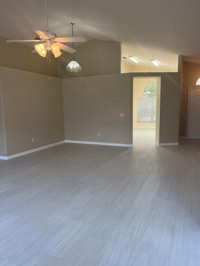 Building Photo - 1851 Abbeyridge Dr