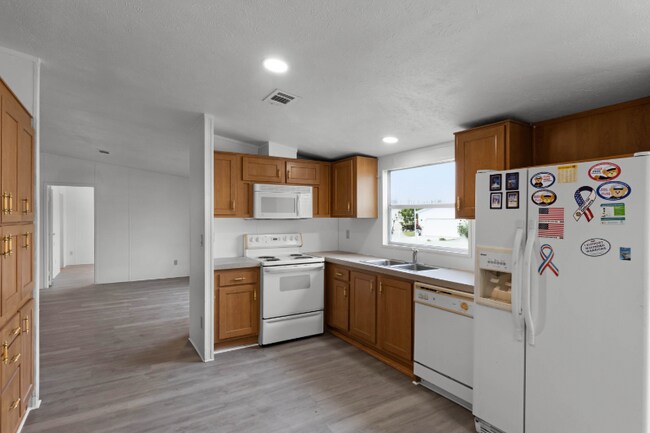 Building Photo - 571 Lindsey Dr