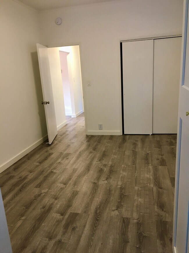 Building Photo - 853 Channing Ave