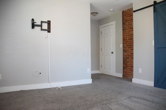 Building Photo - 723 Siebert St