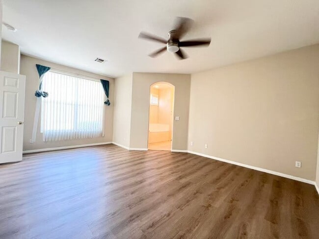 Building Photo - Wonderfully two-story single-family property