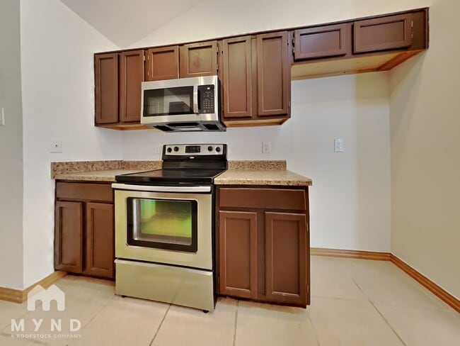 Building Photo - 633 Albrook Dr