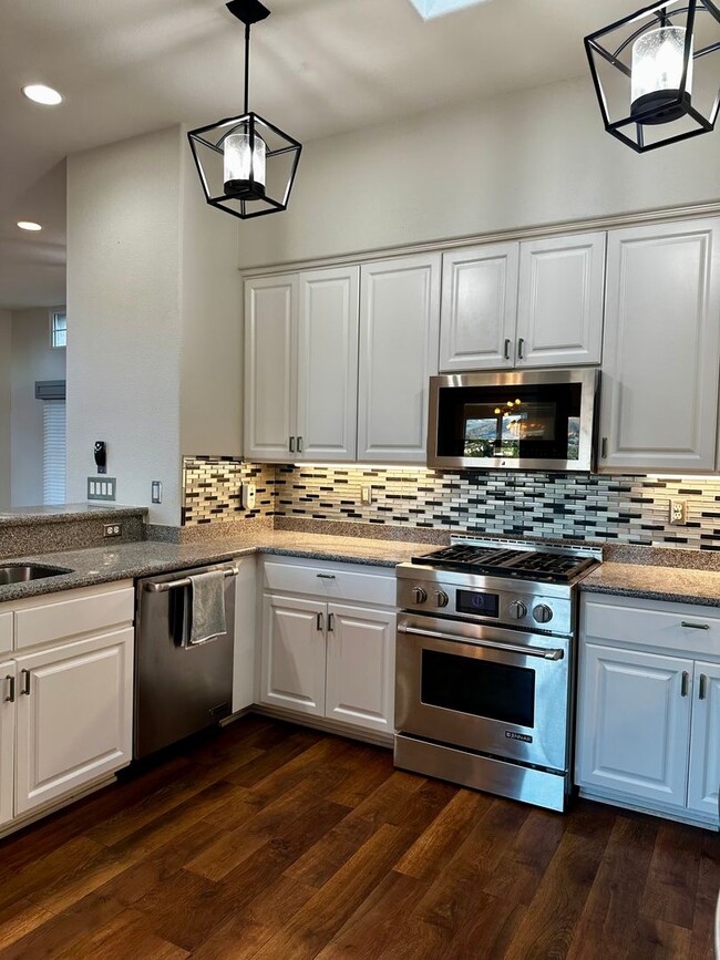 Building Photo - 3 bed 2 bath Well-Maintained Home in Prime...