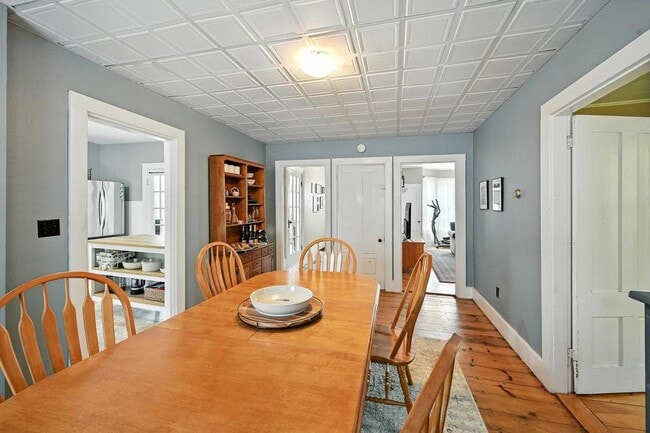 Building Photo - 14 Maple St