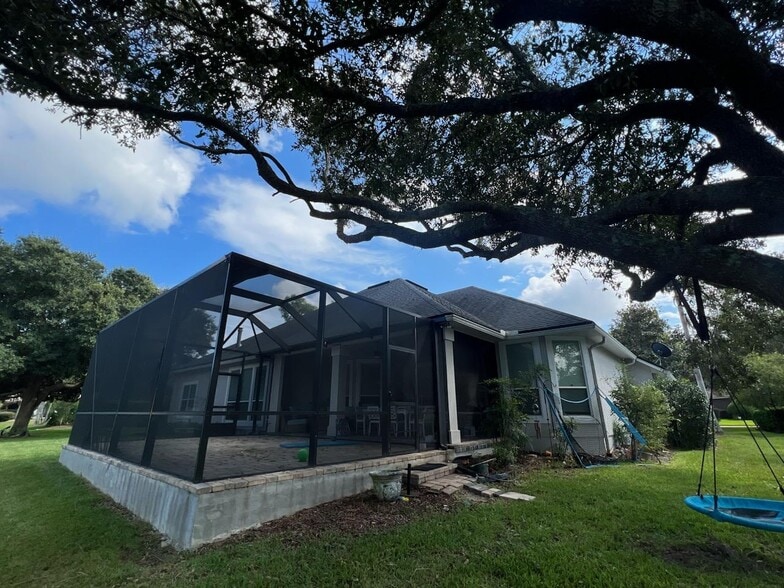 Oversize screened lanai - 13865 Deer Chase Pl