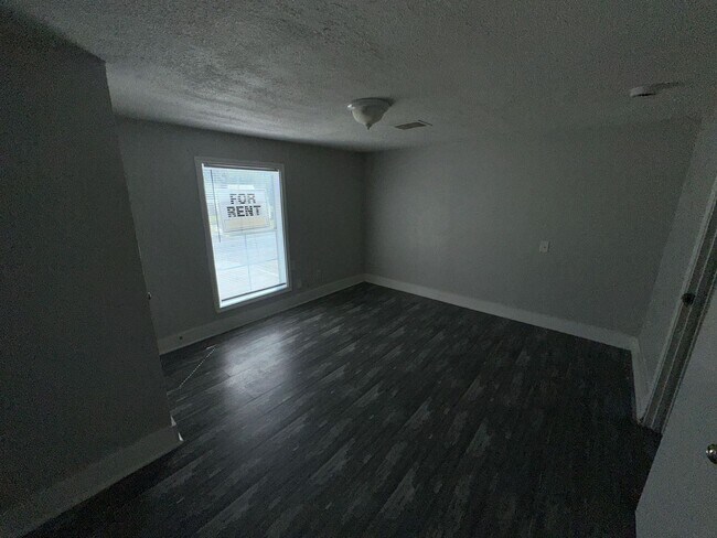 Building Photo - 412 N 8th St