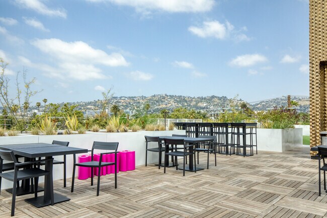 Building Photo - 700 N Spaulding Ave