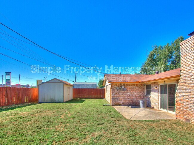 Building Photo - 2604 Brenda Ave