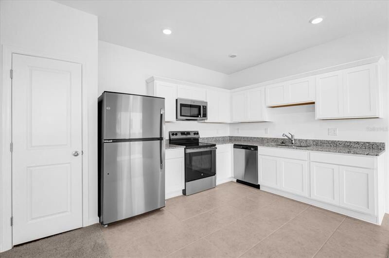 Building Photo - 5942 Chestnut Grv Pl