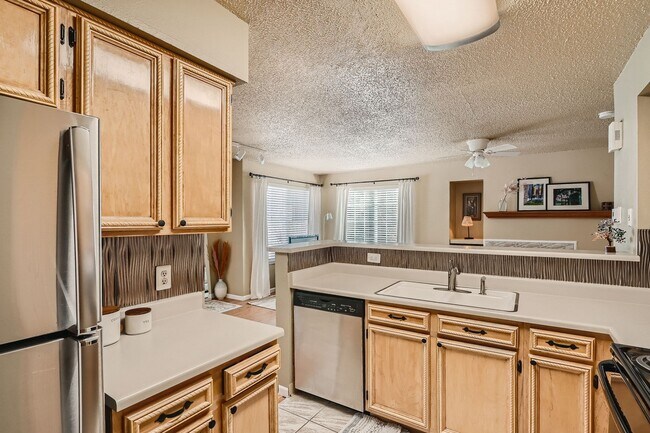 Building Photo - Beautiful 2 bed 1 bath Condo in Aurora