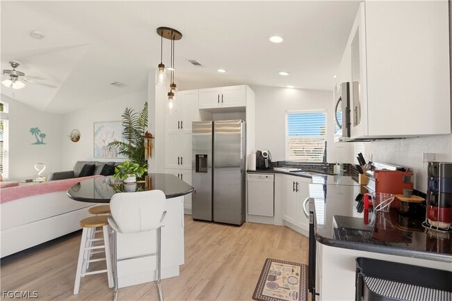 Building Photo - 158 Nanaimo Trail