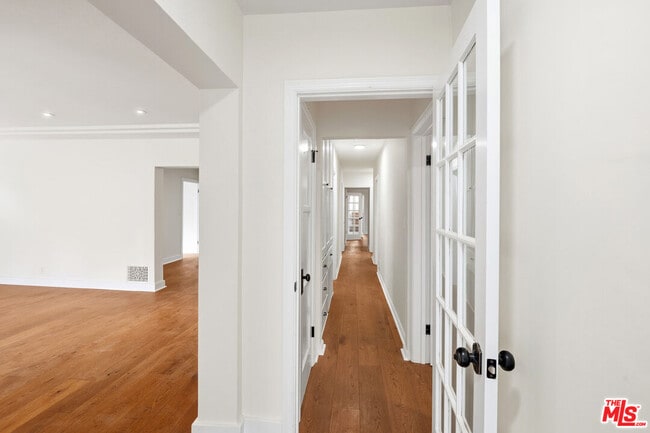 Building Photo - 10309 La Grange Ave