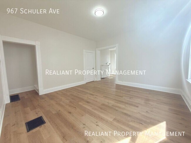 Building Photo - 967 Schuler Ave-