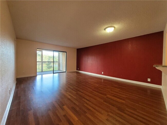 Building Photo - 2027 Coral Ridge Dr