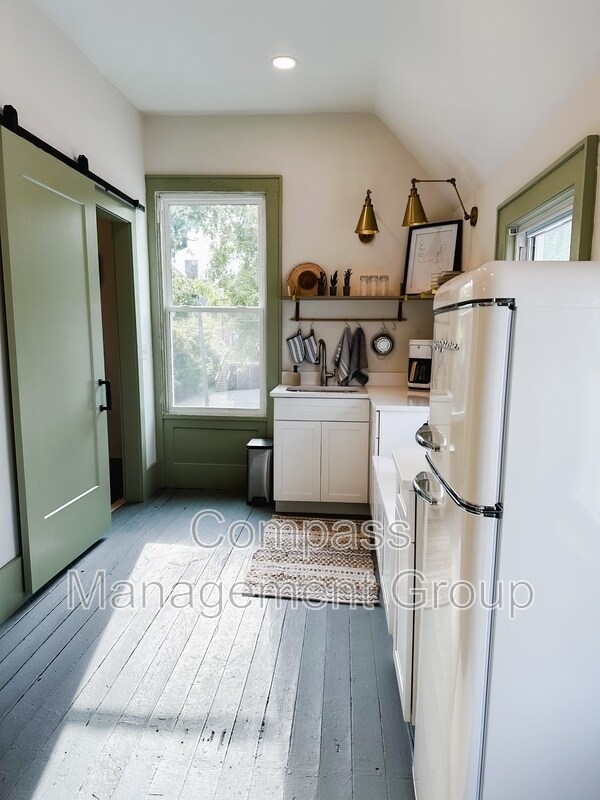 Building Photo - 813 Hall of Fame Dr