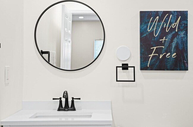 Building Photo - 4603 N Ocean Blvd