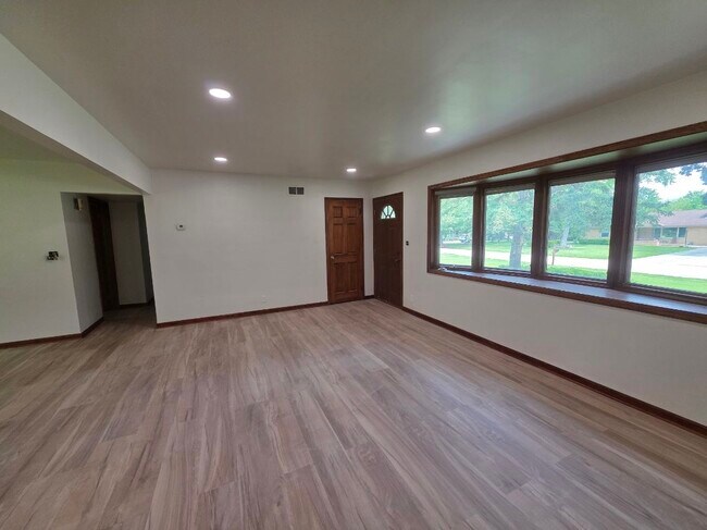 Building Photo - 4465 N 147th St